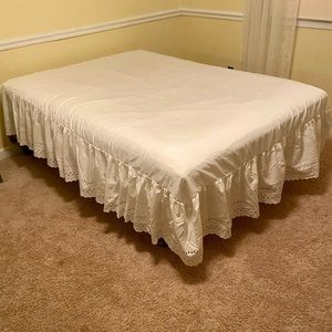 Bed Skirt, Queen size. White Eyelet. Gently used. EUC.